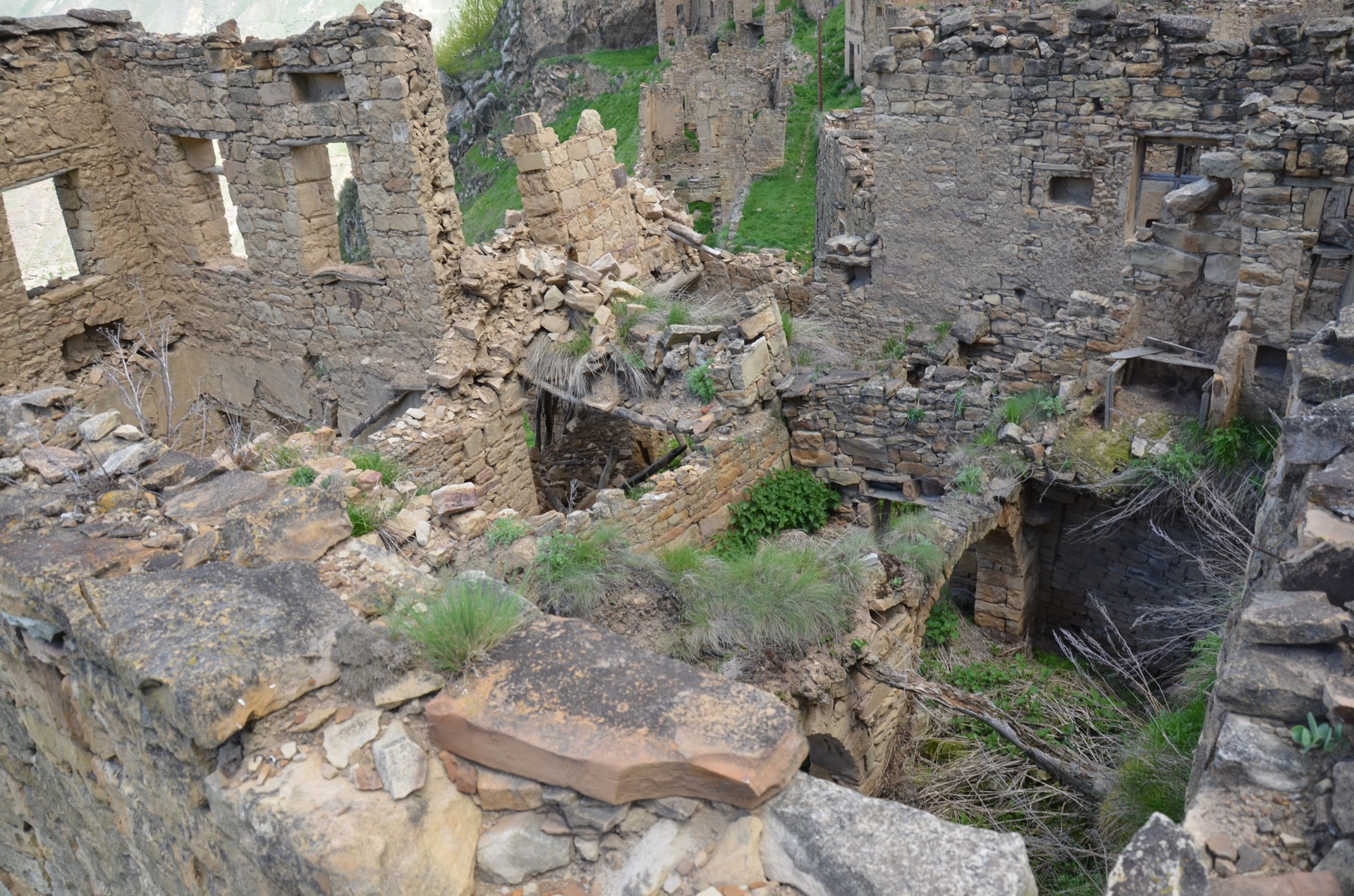 Заброшенная деревня в дагестане гамсутль фото