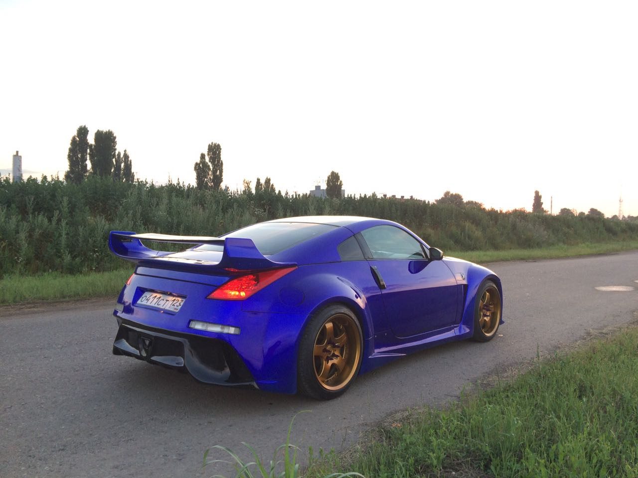 Nissan 350z Blue