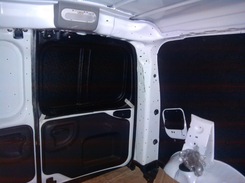 Обшиваю кузов грузового отсека. — Lada Ларгус, 1,6 л, 2013 года ...