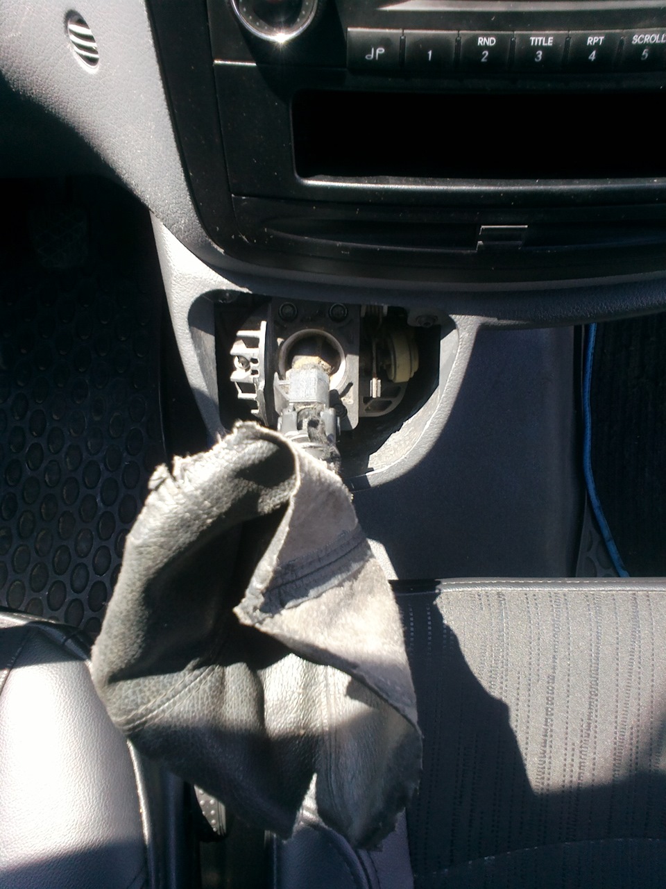 Замена чехла на ручке коробки передач — Mercedes-Benz Vito (2G), 2,2 л ...