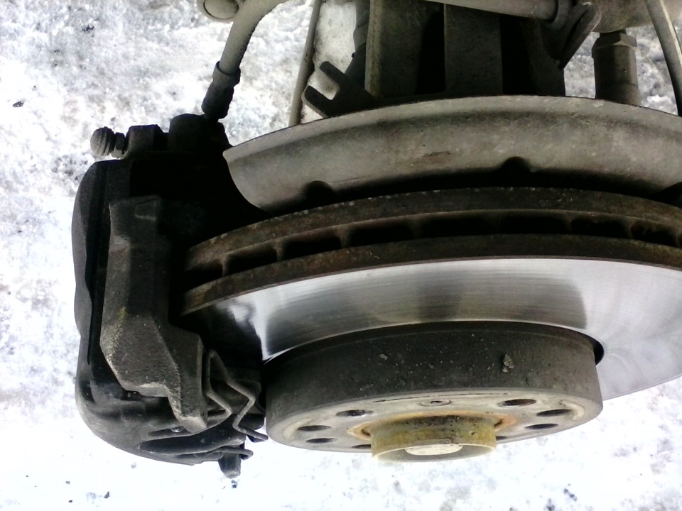 Похоже, подклинивает тормозной механизм — Skoda Octavia Mk2, 1,8 л ...