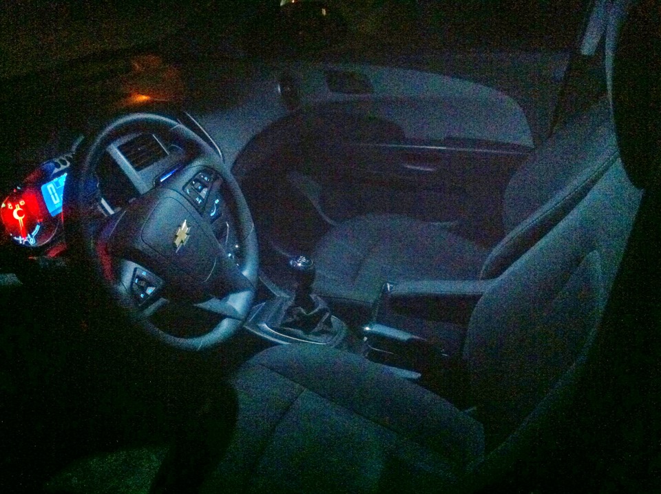 Замена лампочки освещения салона — Chevrolet Aveo Sedan (2G), 1,6 л ...