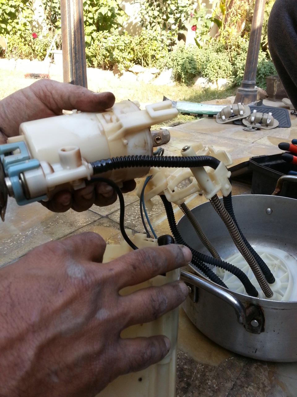 Replace the fuel pump — Toyota Land Cruiser 200, 4 л, 2010 года