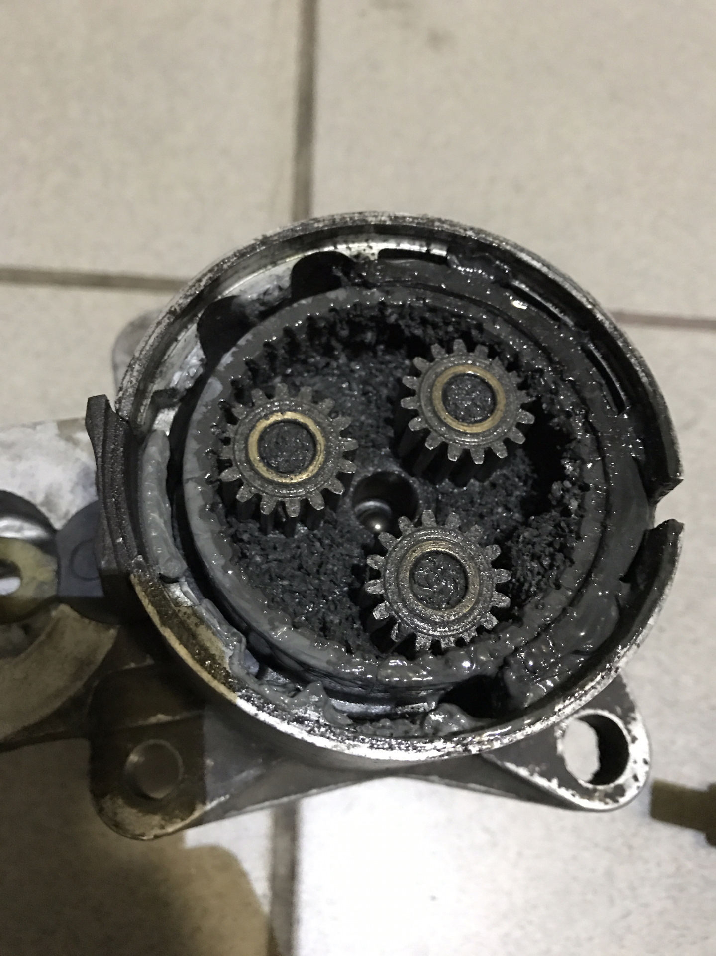 Редуктор стартера кзатэ 2110. Mtz 24в стартер бендикс. Шестерни редукторного стартера 402. Планетарный стартер. Редуктор стартера ваз 2110.