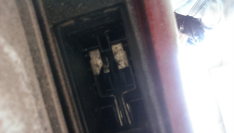 Замена лампочки w5w подсветки номерного знака citroen picasso c3 - YouTube