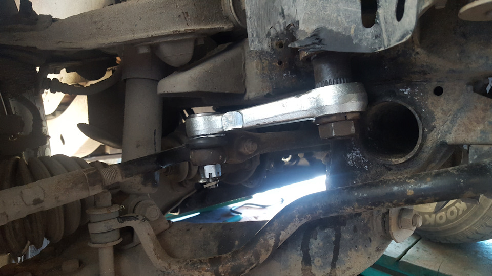 Замена рулевой сошки — Mitsubishi Pajero (2G), 2,5 л, 1991 года ...