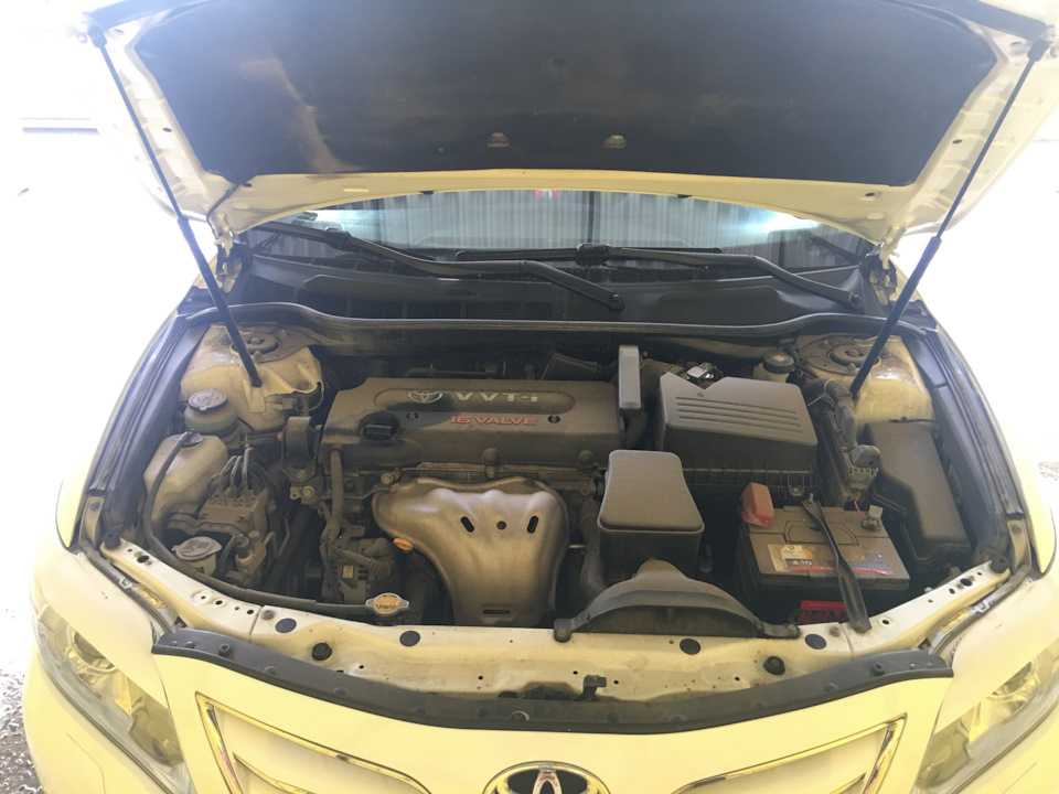 Чистим дроссельную заслонку, меняем прокладку крышки головки ДВС ...