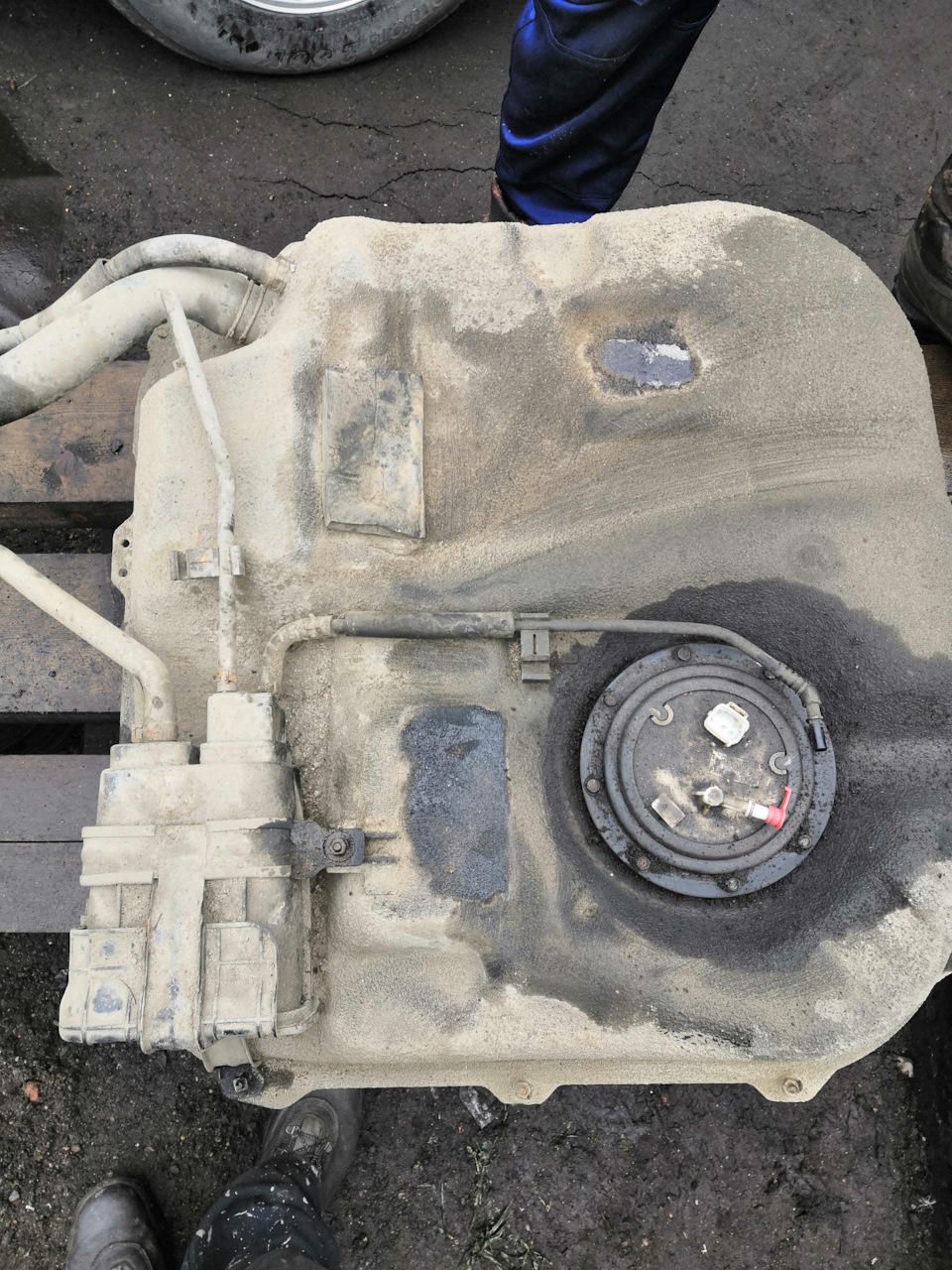 Бензобак создается вакуум. Топливный бак лансер 9 классик. Клапан адсорбера пежо 307. Бензобак создается вакуум. Бензобак создается вакуум.