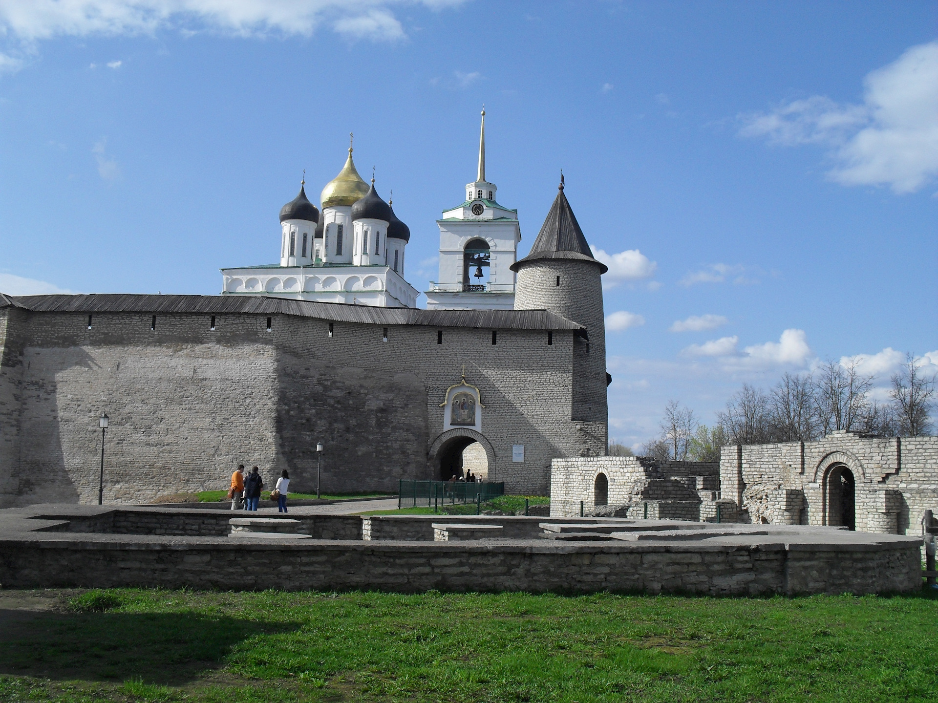 Вакансия город псков. Псков в мае. Псков май. Майский Псков.