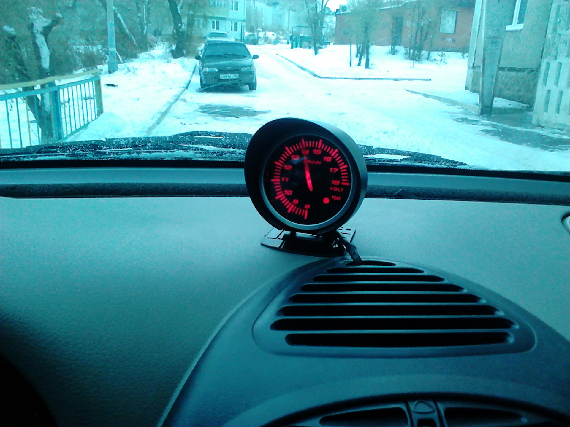 Датчик, вольтметр… Пробная версия… — Lada Калина хэтчбек, 1,6 л, 2011 ...