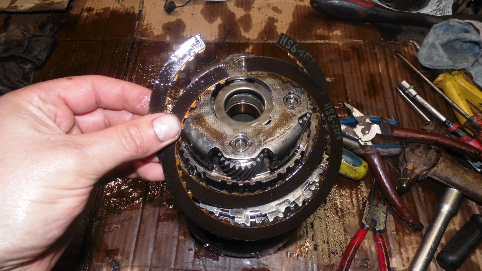 Коробку автомат задний ход. B7va акпп. Акпп mazda 4f44e. Акпп нет задней скорости. Вторичный вал кпп ауди 100 с3.