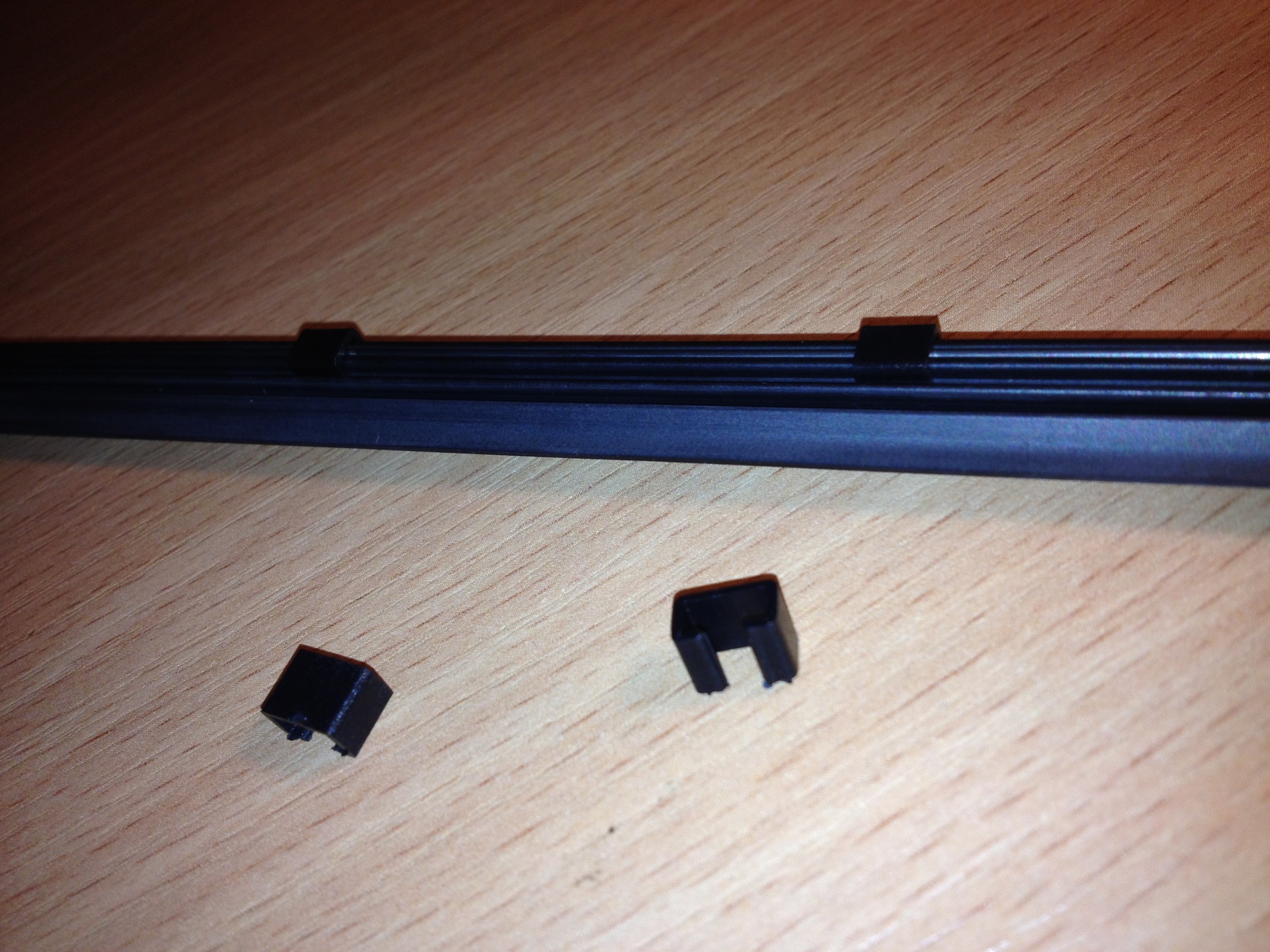 Резинки для бескаркасных дворников bosch 700мм. Резинки стеклоочистителя 650мм swf115753. Br2405 резинка стеклоочистителя. Резинка стеклоочистителя профиль 6мм. Щетка стеклоочистителя 650мм алка.