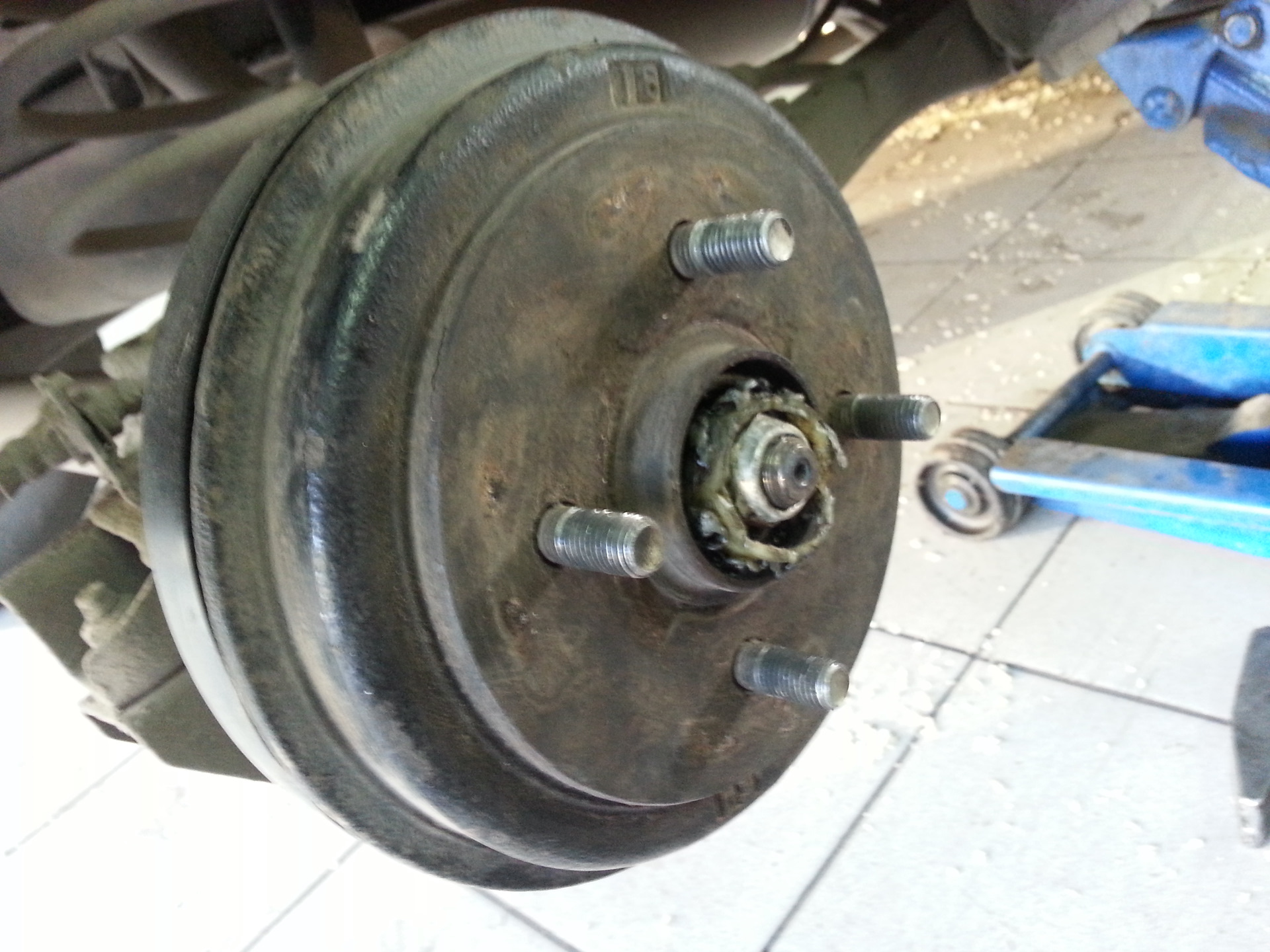 Заклинил ступичный подшипник ступица. Развалился ступичный подшипник аккорд 7. Ступица развалилась. Развалился подшипник. Развалился ступичный.