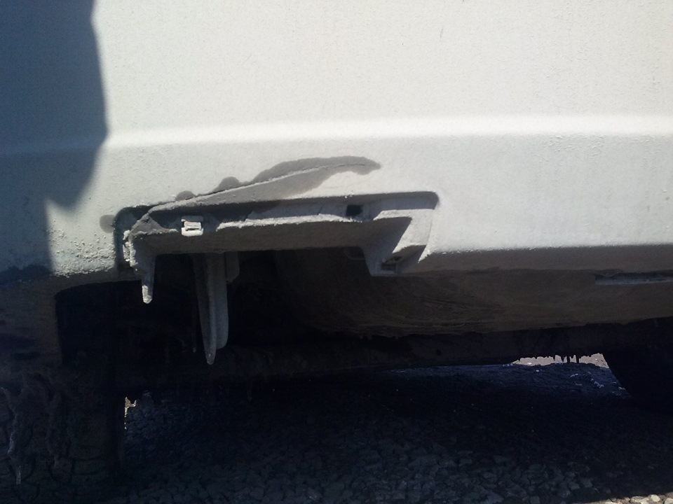 Лопнул задний бампер — Nissan Almera II (N16), 1,5 л, 2005 года ...