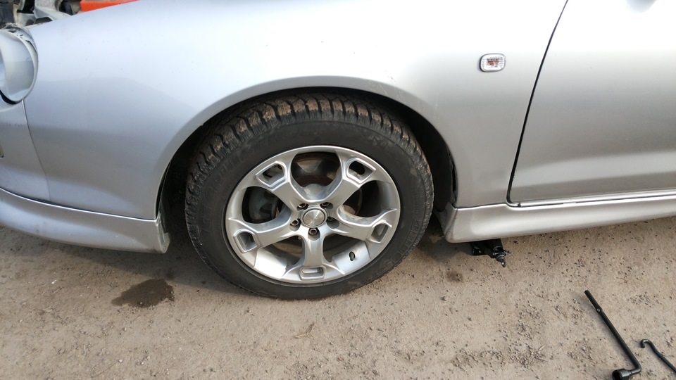 Установка передних тормозных дисков — Toyota Celica (200), 2 л, 1998 ...