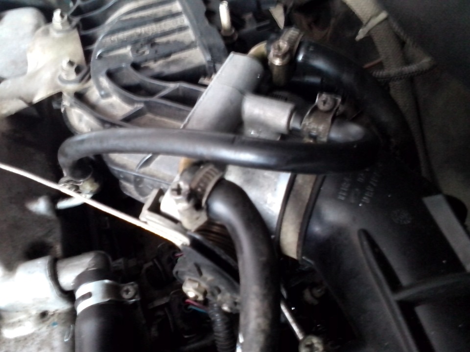 Чистка дроссельного узла — Lada Калина хэтчбек, 1,6 л, 2007 года ...