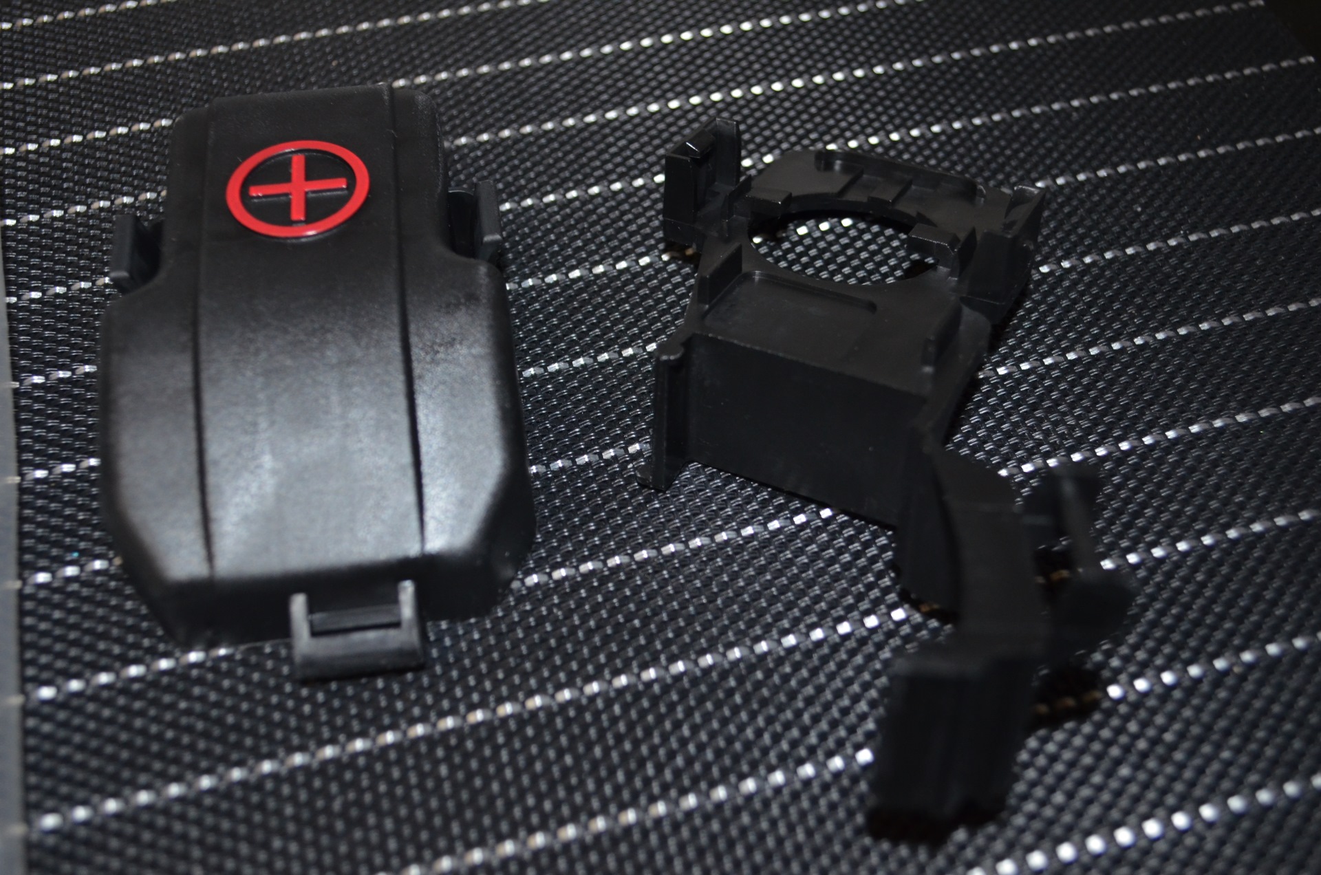 Крышка плюсовой клеммы аккумулятора 