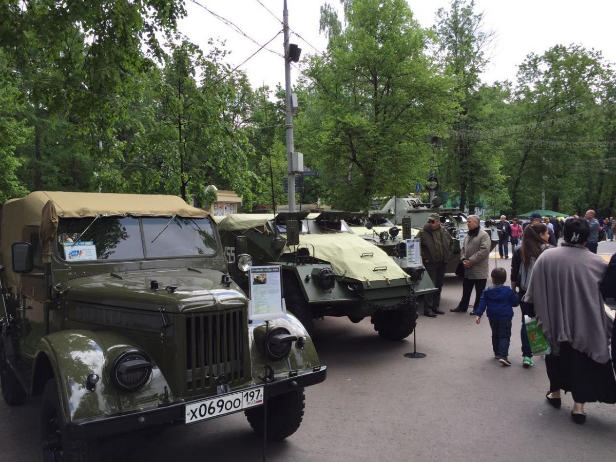 Автомобили в сокольниках. Ретро выставка автомобилей в сокольниках. Автомобили в сокольниках. Автомобили в сокольниках. Автомобили в сокольниках.