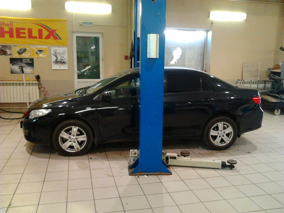 замена задних колодок. — Toyota Corolla (140/150), 1,6 л, 2008 года ...