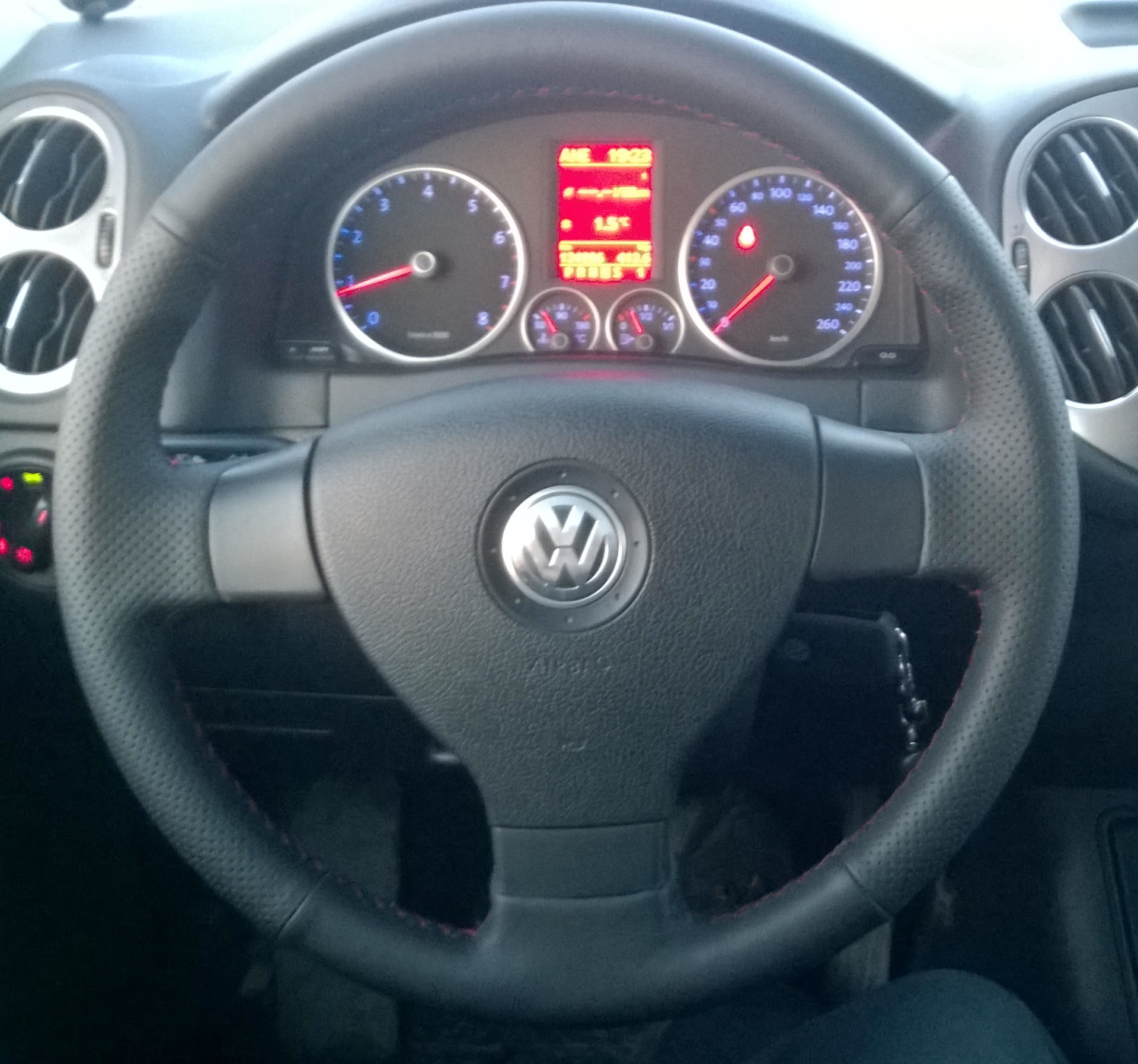 Как снять руль фольксваген тигуан Обновление оплетки руля - Volkswagen Tiguan (1G), 2 л, 2008 года стайлинг DRIVE2