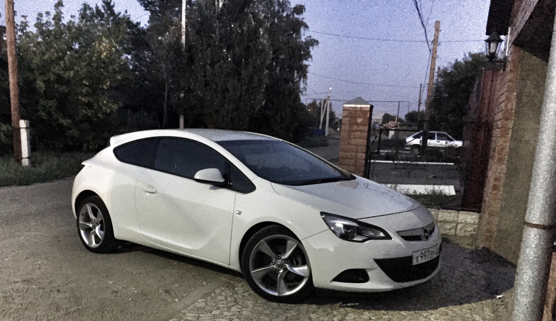 Opel Astra GTC drive2