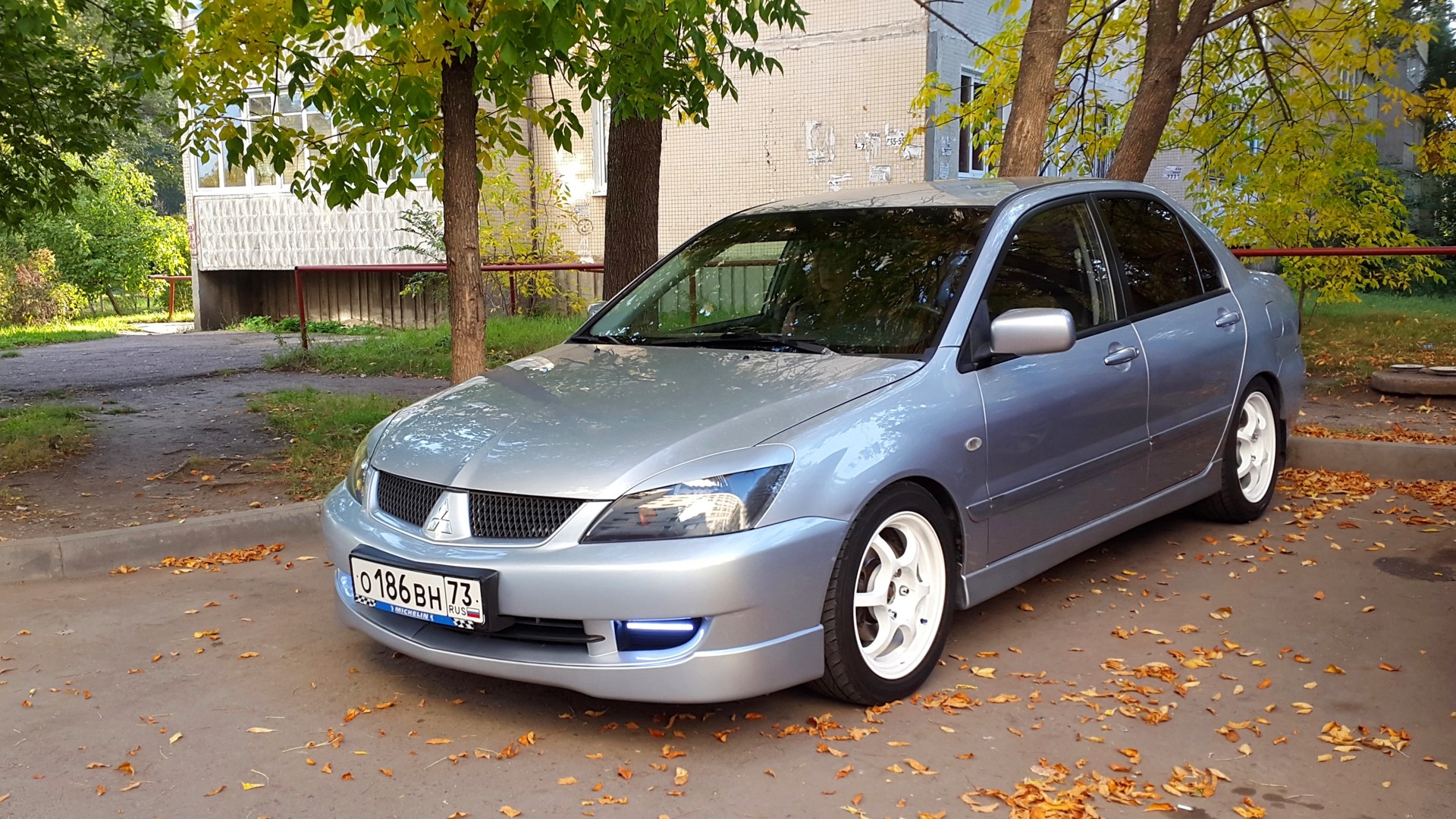 Лансер 9 вины. Митсубиси Лансер 9 1.6. Mitsubishi Lancer 9 Silver. Лансер 9 -70. Lancer 9 заниженный.