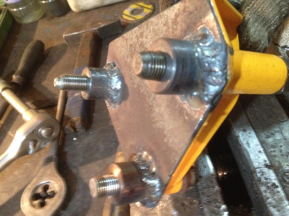 Кронштейн переднего рычага 2115. Болты на краб ваз 2109. Резьба крабы ваз. Резьба крабы ваз. Болты крепления сидений ваз 2109.