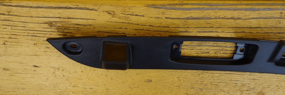 Пластиковая накладка на заднюю дверь. Hyundai/Kia 87311-3w010. 87311-3w010. Накладка на подсветку номера Kia Sportage 3. Накладка багажника Kia Sportage 3.