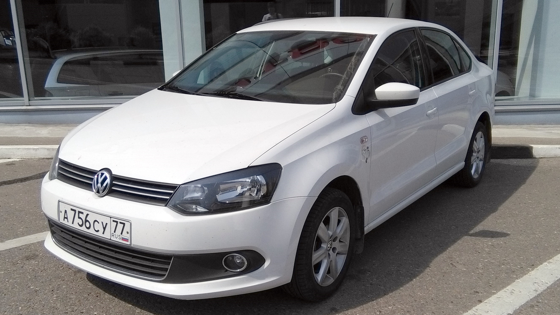 Volkswagen Polo Sedan 1.6 бензиновый 2013 | Скромное обаяние бу... на DRIVE2