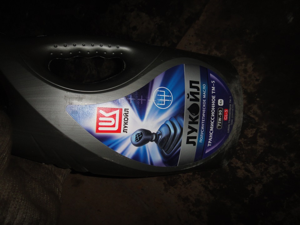 Установка нового гидрокорректора фар и замена масла в коробке и ...