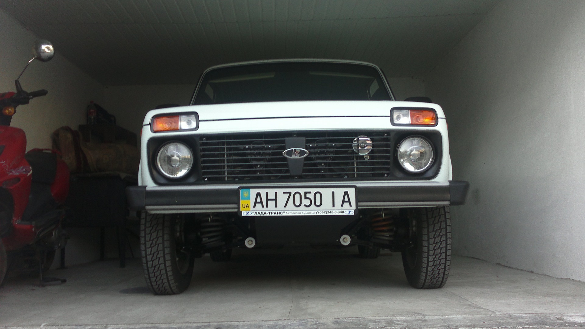 Lada 4x4 3D 1.7 бензиновый 2012 | Цвет белый 1.7i на DRIVE2