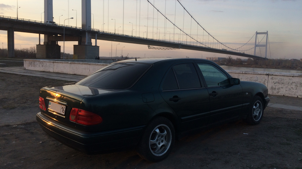 lamp defective — MercedesBenz Eclass (W210), 2,4 л, 1998 года