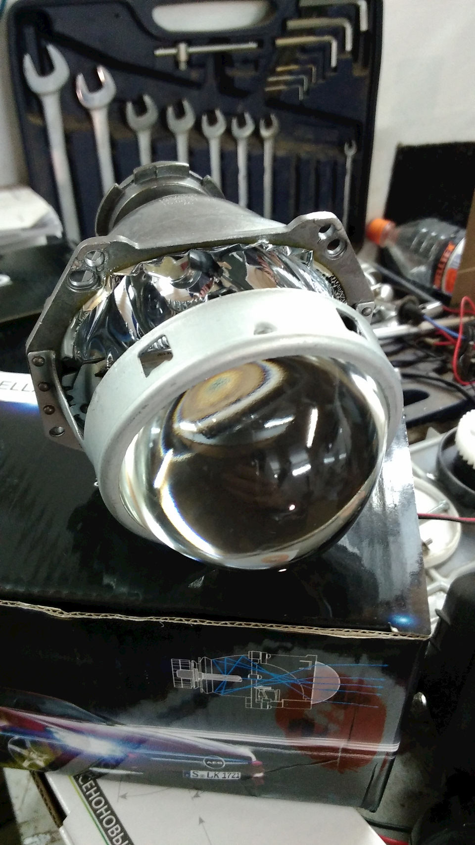 Замена линзы в фаре — Skoda Superb Mk2, 2 л, 2009 года | своими руками ...