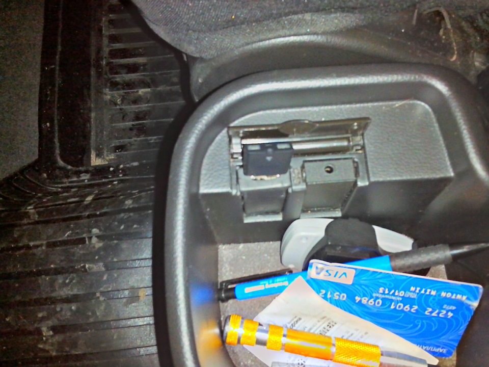 Готовый вариант. Сначала пытался вытащить заглушку пластиковой картой, что бы не поцарапать пластик. — Chevrolet Cruze Hatchback