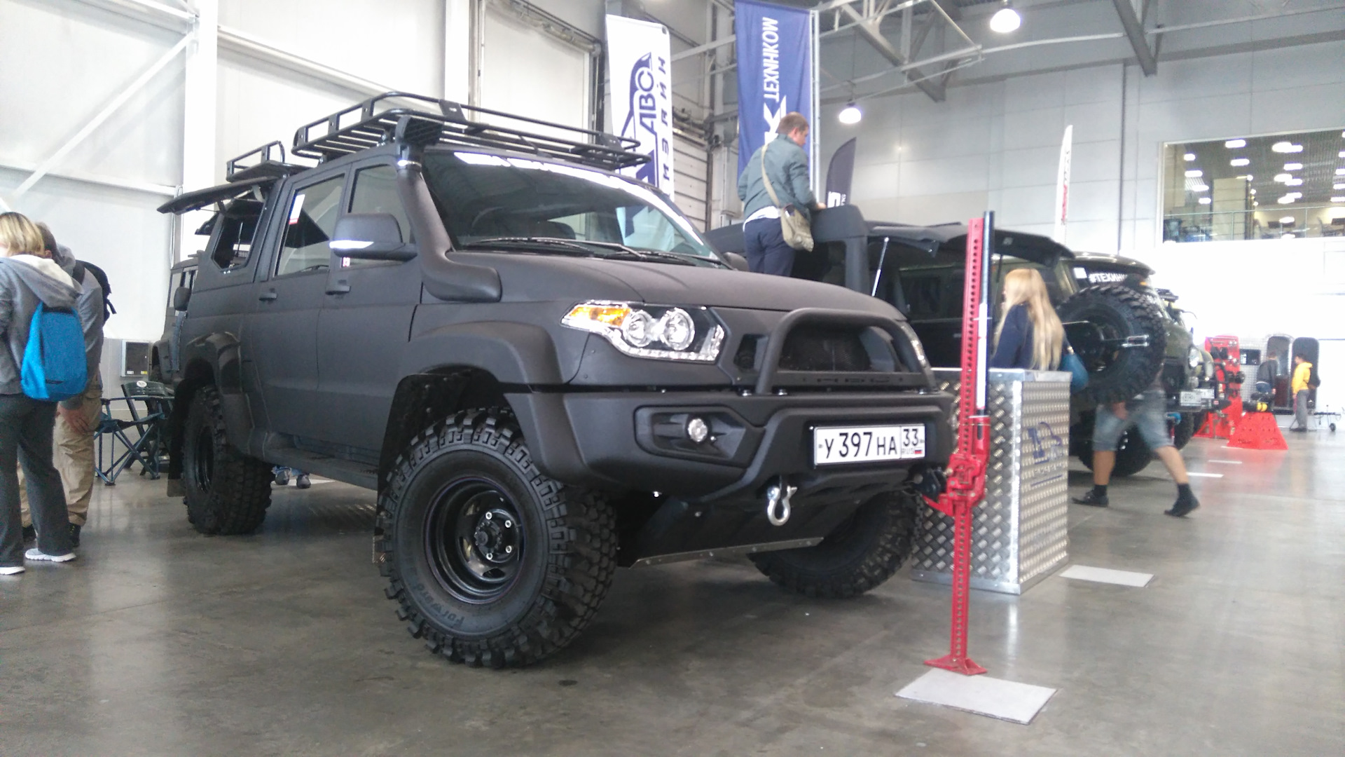 Магазин внедорожник. Off Road УАЗ 3741. УАЗ Hunter Moscow off-Road show. UAZ Buhanka Luxe Offroad Tuning. УАЗ Буханка техцентр Гранд офф роад.