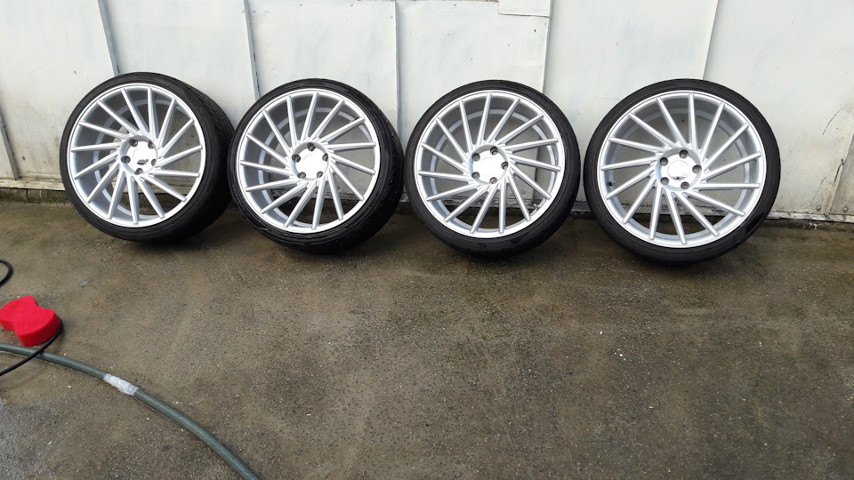 Диски vossen cvt r17. Vossen cvt r17 реплика. восуны диски.