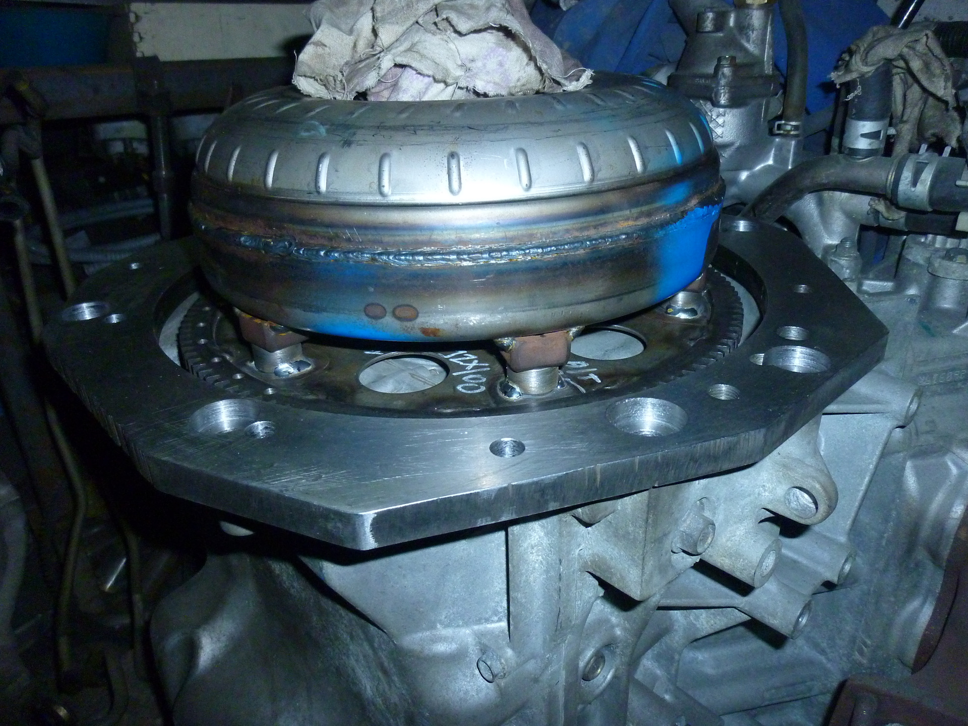 Крепления гидротрансформатора к маховику. 6. Крепления гидротрансформатора к маховику. Болт крепления гидротрансформатора toyota. Маховик на экскаватор volvo.