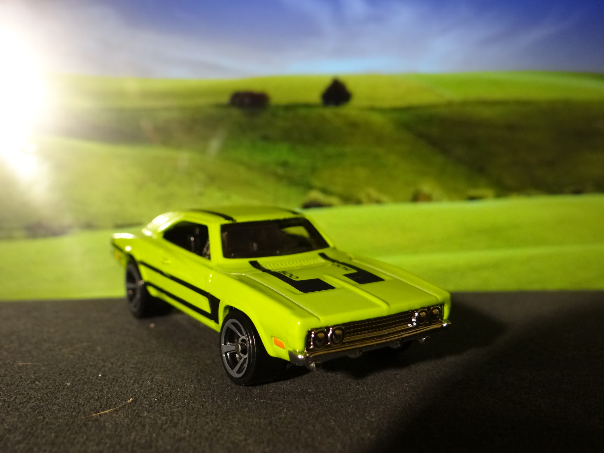 Машинка hot Wheels dodge Challenger