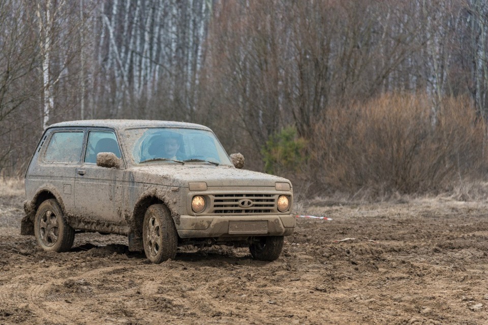 Дрифт на ниве урбан. 211496s 960. Дрифт на ниве урбан фото. Дрифт на ниве урбан-211496s 960. картинка Дрифт на ниве урбан. картинка 211496s 960. Цены начинаются от 465 700 рублей за простейшую комплектацию Стандарт на штампованных колёсах. Urban стоит 512 700, а пятидверная модификация, которую красят только в «металлик», обойдётся на 35 600 рублей дороже.