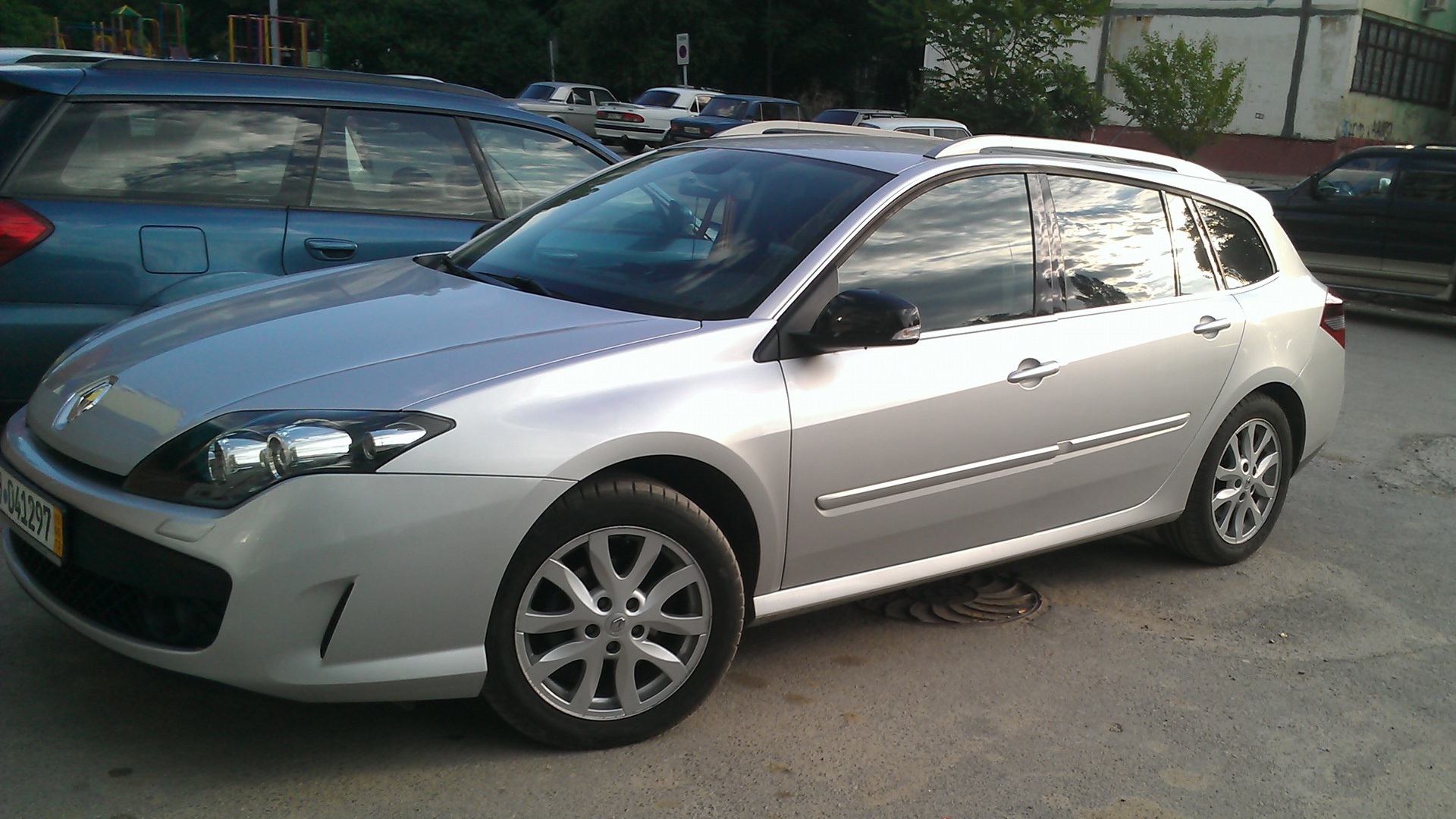 Рено лагуна отзывы. Рено Лагуна 3 1.5 DCI. Renault Laguna 2010. Renault Laguna III 1.5DCI. Рено Лагуна до 2010.