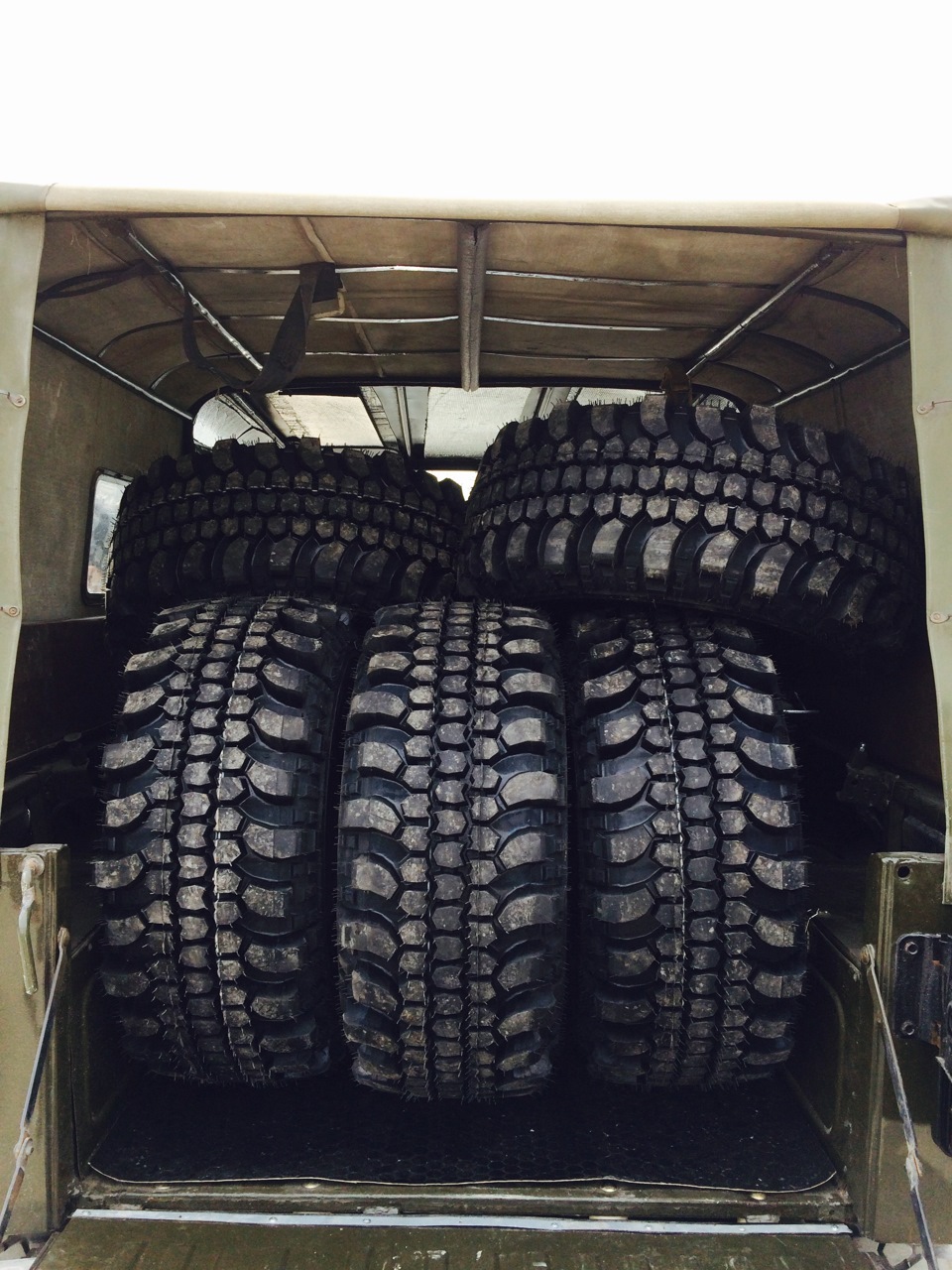 уаз на сафари 500 33х12. максис трепадор 37х12. сафари 500 33 на уаз. 5r15. форвард сафари 500 резаные.