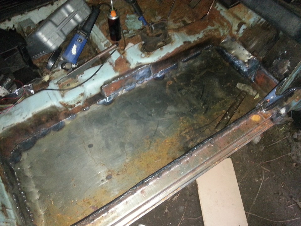 Под варить. Лонжерон задний передний ваз 2110. Под варить. Трещины на полах пассажирской газели. Днище автомобиля вольво 740.