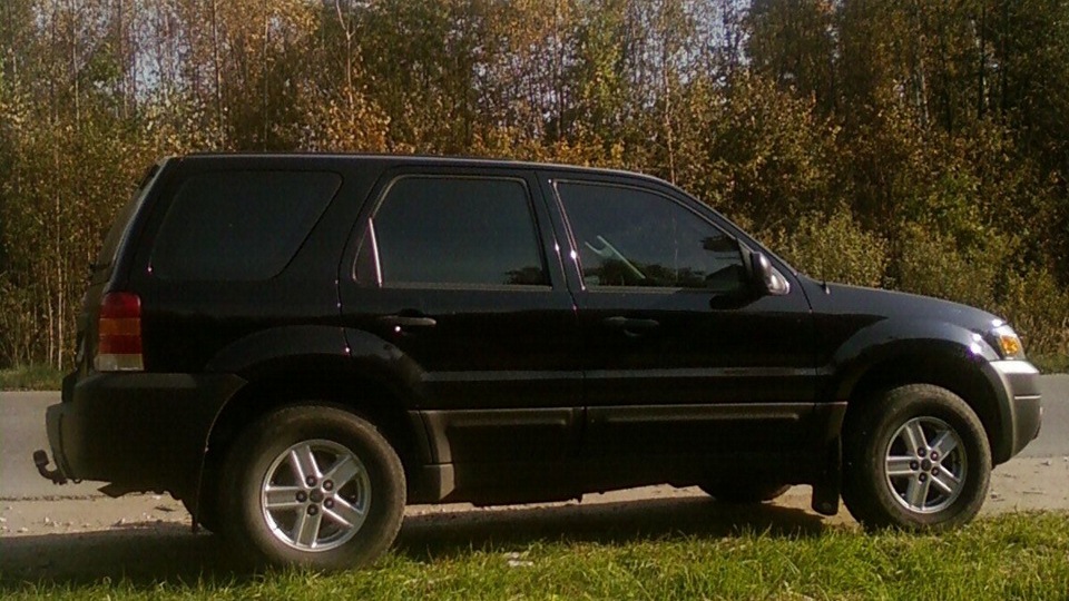 Ford Escape 2004 2 3