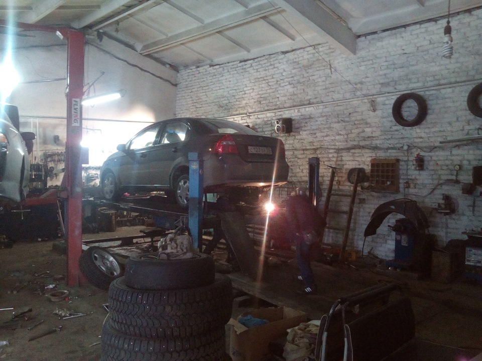 как шток амортизатора пробил кузов.((((( — ЗАЗ Vida, 1,5 л, 2012 года ...