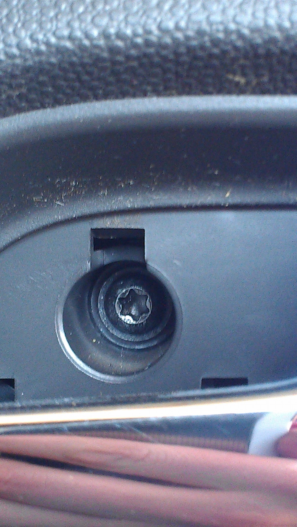 Не открывается задняя дверь опель. Ключ застрял в двери Opel Zafira. Опель Зафира б 2005г не открывается дверка багажника. Снять ручку водительской двери Astra j.