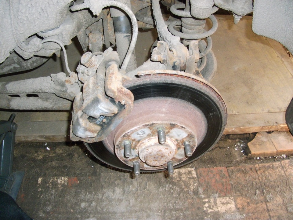 Ржавчина на суппортах и тормозных дисках — Mazda 6 (1G) GG, 1,8 л, 2006 ...