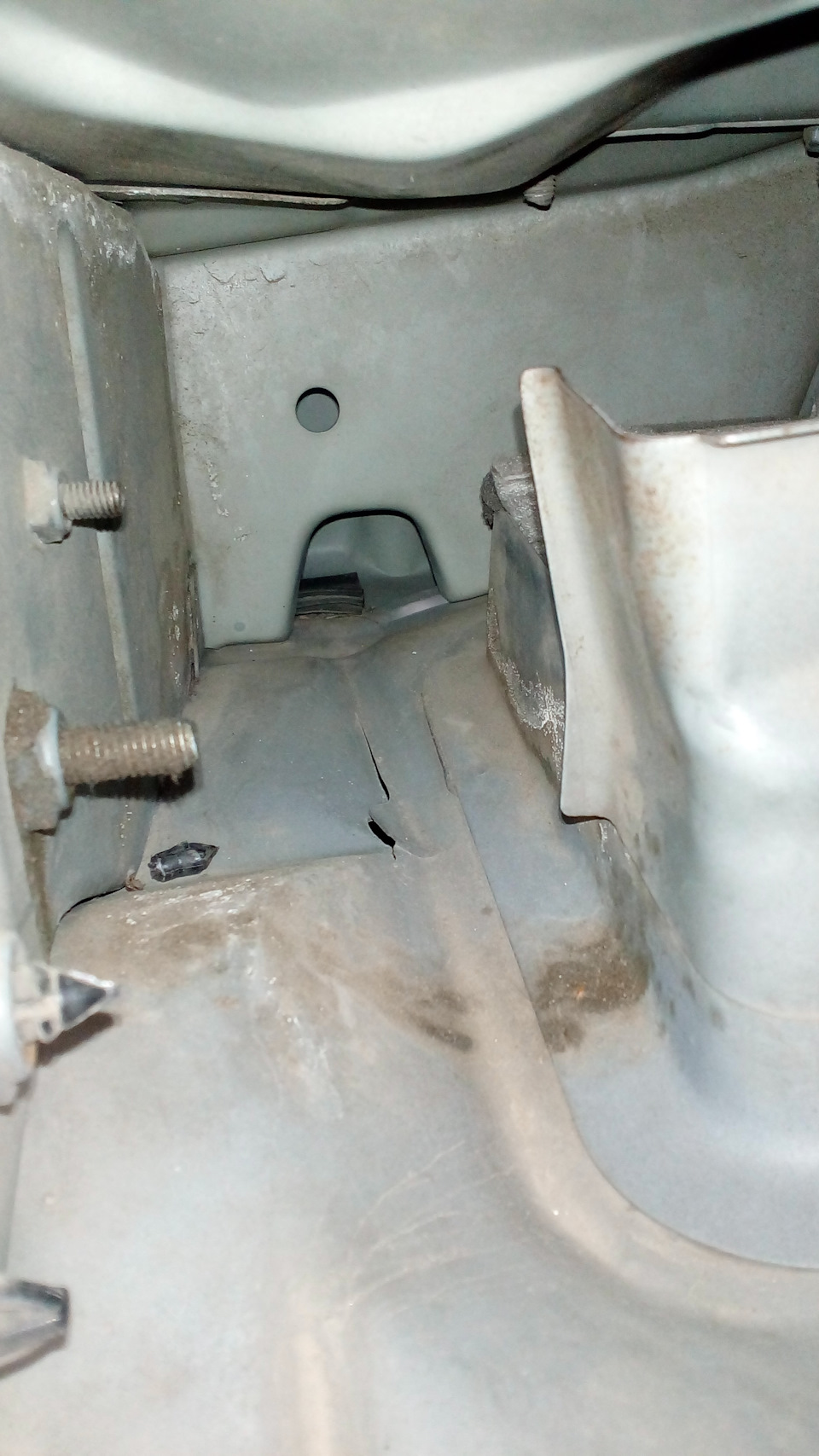 Вода под пассажирским ковриком — ЗАЗ Lanos, 1,5 л, 2011 года | кузовной ...