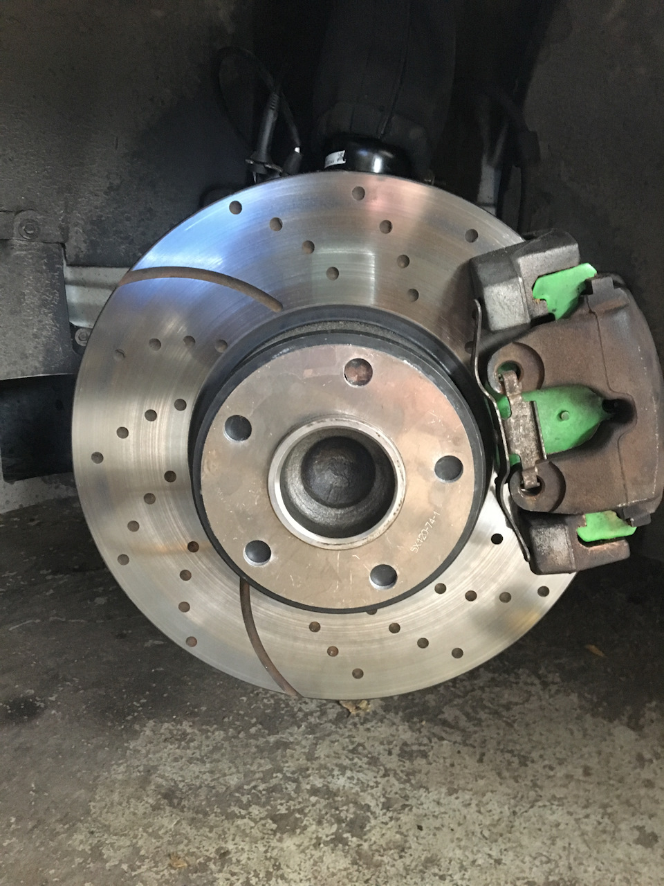 Новые тормоза EBC + регулировка подвески — BMW 5 series (E39), 3 л ...