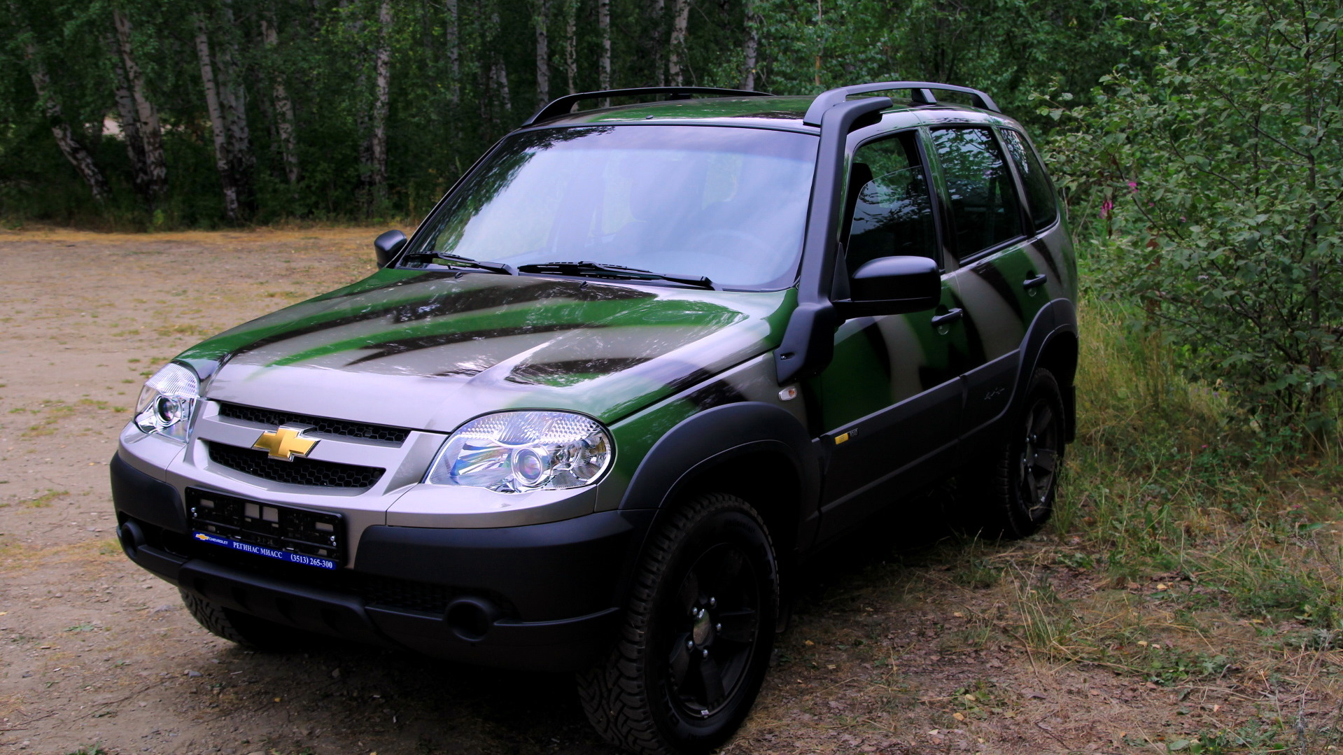 Chevrolet Niva хаки