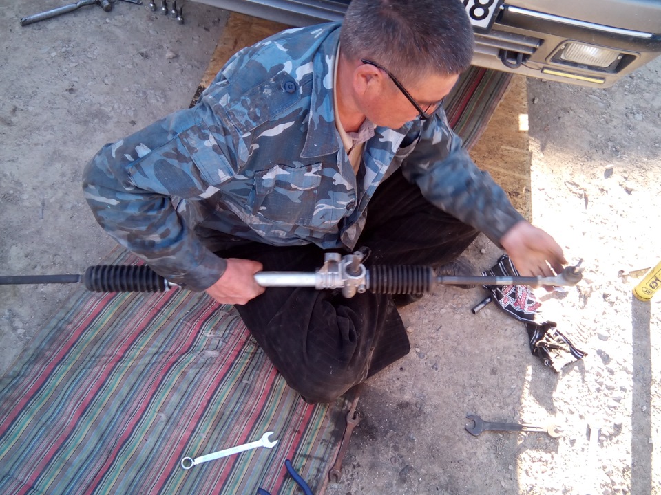 Рассказ о замене рулевой рейки и навесной части ходовой. — Renault 19 ...